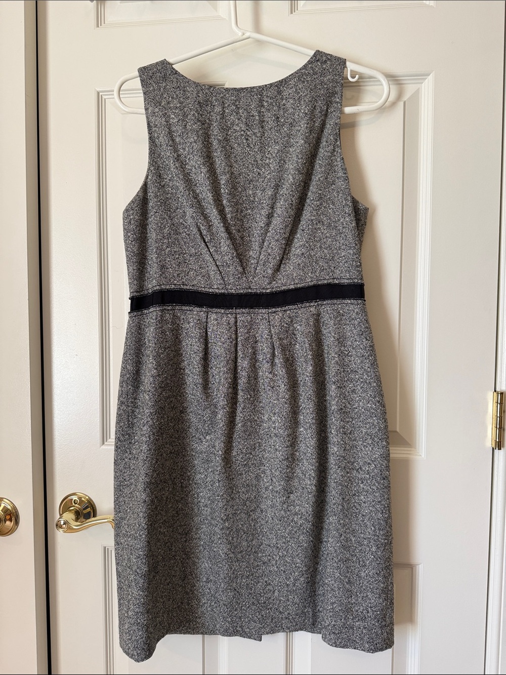 Ann Taylor LOFT Gray Sleeveless Sheath Dress with Black Waistband, size 12P